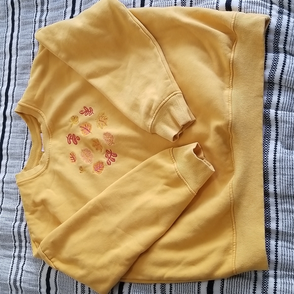 Clammy Heart Fall Leaves Embroidered Yellow Crew Neck Sweater - Picture 3 of 9
